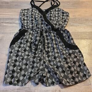 Xhilaration size small petite pocketed romper black and white print all over